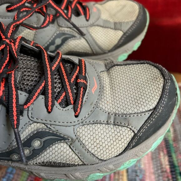 Saucony Women’s Sneakers in Gray and Green with Orange Laces Size 9 - Picture 9 of 15